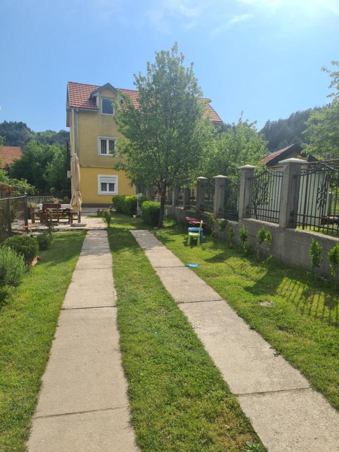 Lucic Guesthouse Cetinje Eksteriør bilde